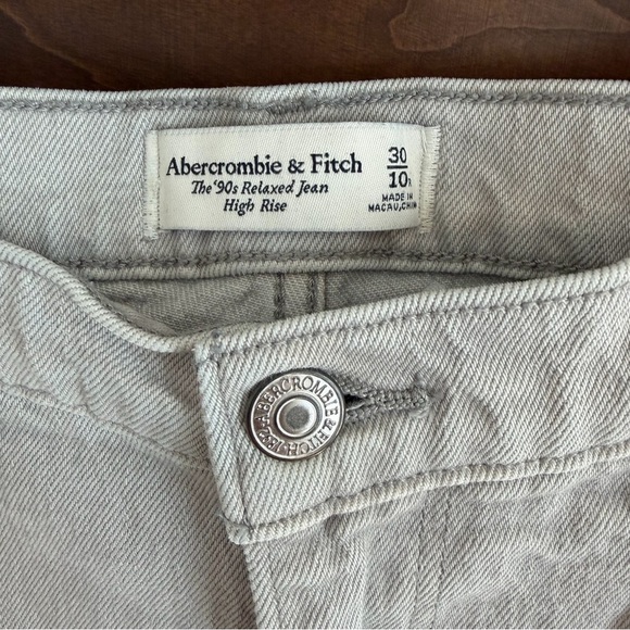 Abercrombie & Fitch Women’s Stone Gray Straight Jeans - Picture 3 of 5
